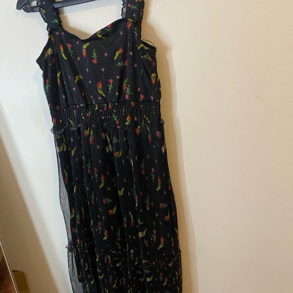 Lapis Pleated Crinkle Floral Black Maxi Dress size small - Picture 12 of 14